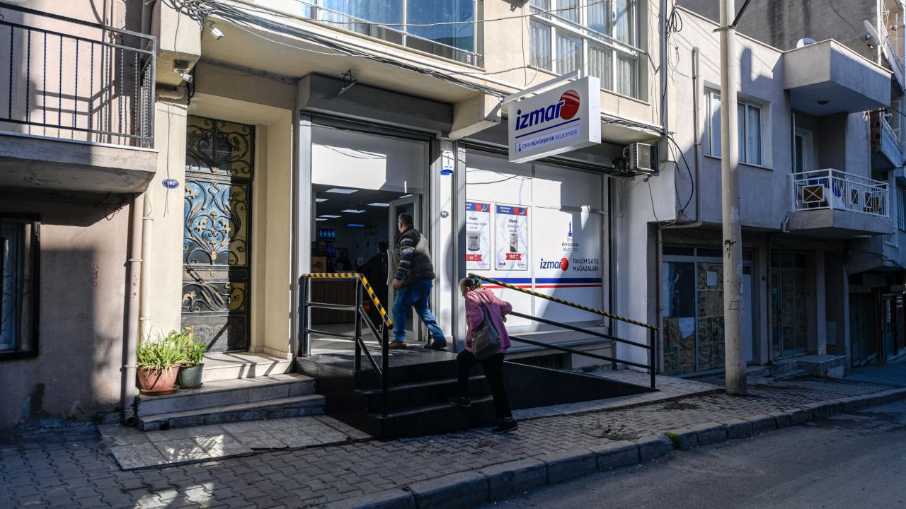 İZMAR’ın 15’inci mağazası Gültepe’de açıldı