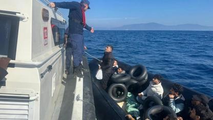 İzmir açıklarında 14 göçmen kurtarıldı, 35 göçmen yakalandı