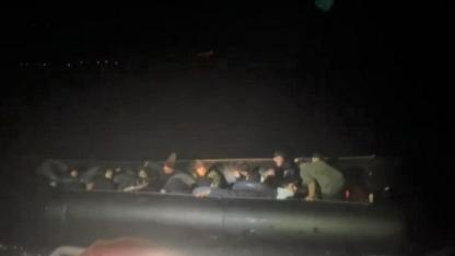 İzmir açıklarında 20 düzensiz göçmen yakalandı