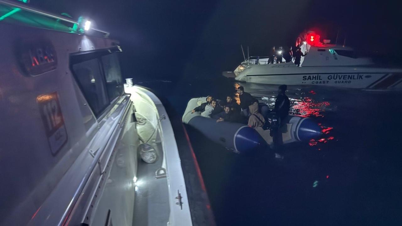İzmir açıklarında 27 düzensiz göçmen yakalandı