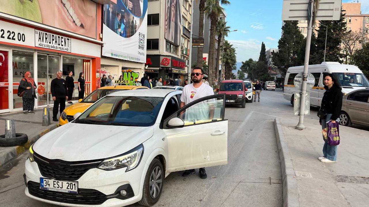 İzmir saat 09.05&#039;te Ata&#039;sını andı