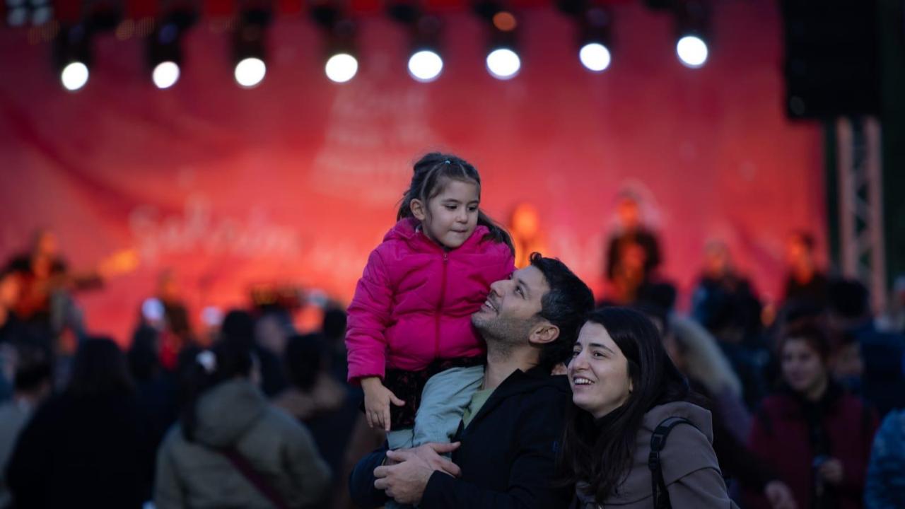 İzmir, yeni yılı rengarenk bir festivalle karşılıyor