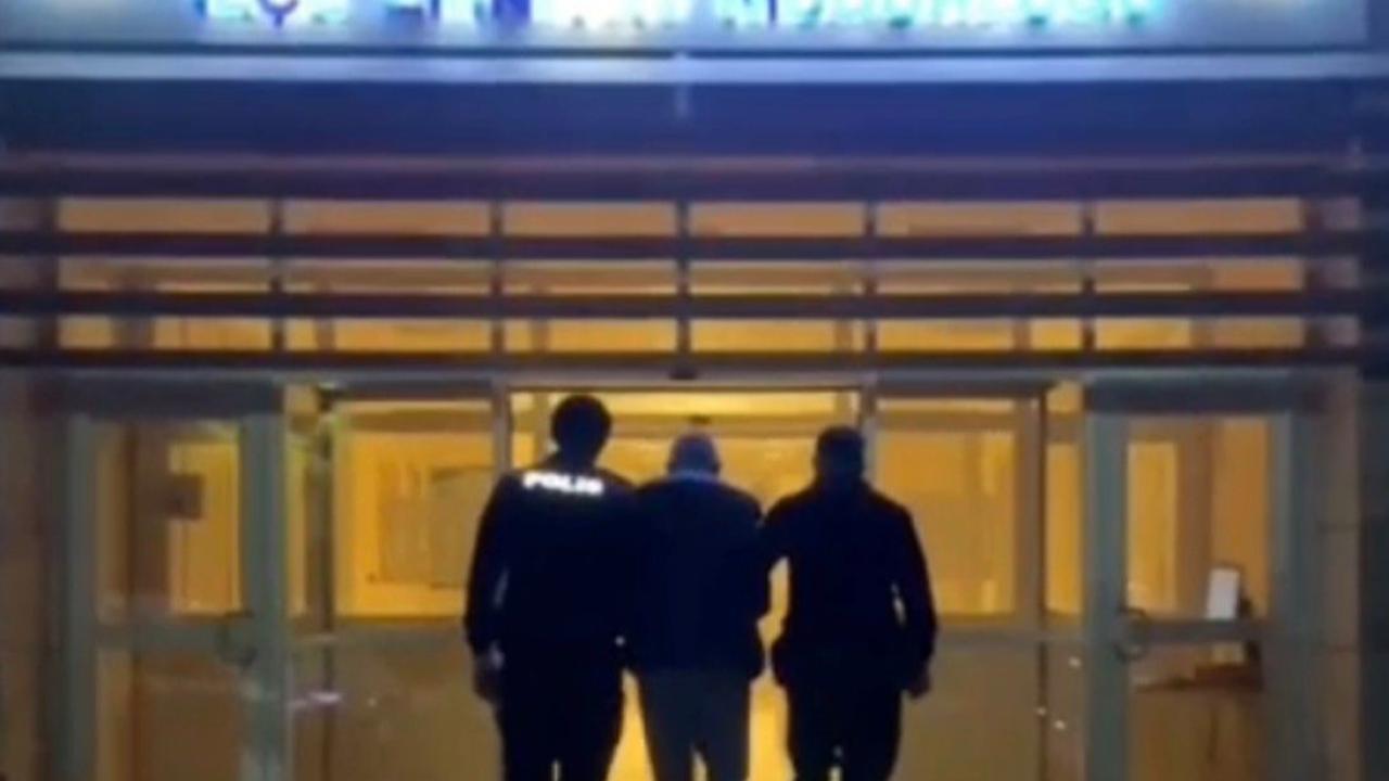 İzmir&#039;de 34 yılla aranan firari hırsız yakalandı