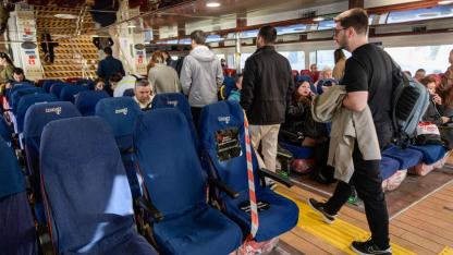 İzmir’de “boş koltuk”lu 25 Kasım mesajı