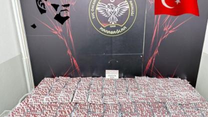 İzmir'de uyuşturucu tacirleri suçüstü yakalandı