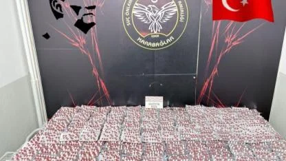 İzmir'de uyuşturucu tacirleri suçüstü yakalandı