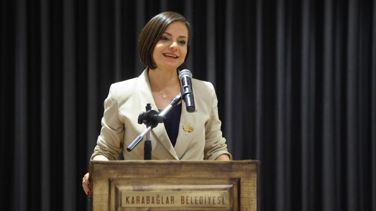 Karabağlar&#039;da eğitim emekçilerine anlamlı gece