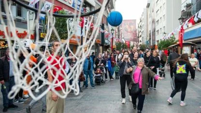 Karşıyaka Çarşısı’nda renkli anlar