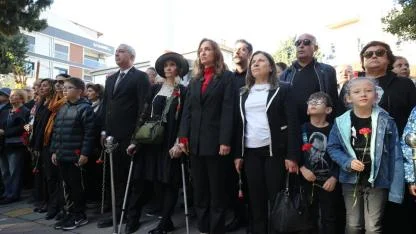 Karşıyaka tek yürek oldu, Ata’ya selam durdu