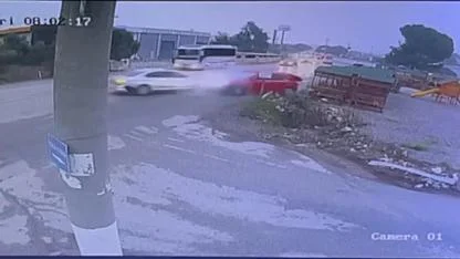 Kemalpaşa'da feci trafik kazası