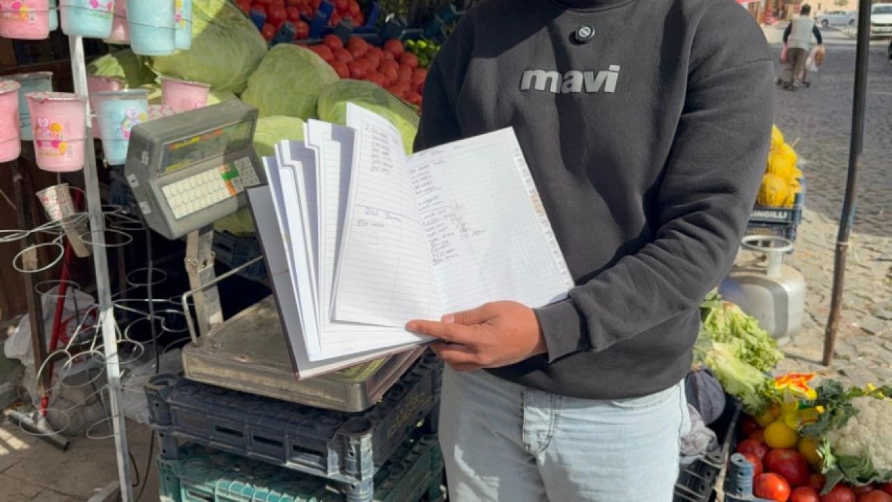 &quot;Kimse bilmesin, Allah bilsin&quot; diyerek 150 bin liralık veresiye defterini kapattı