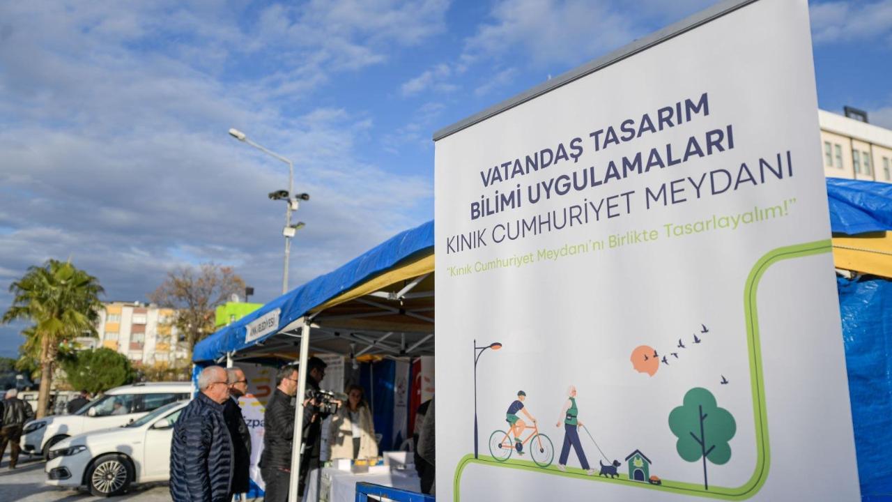 Kınık Cumhuriyet Meydanı yeni çehresine kavuşuyor