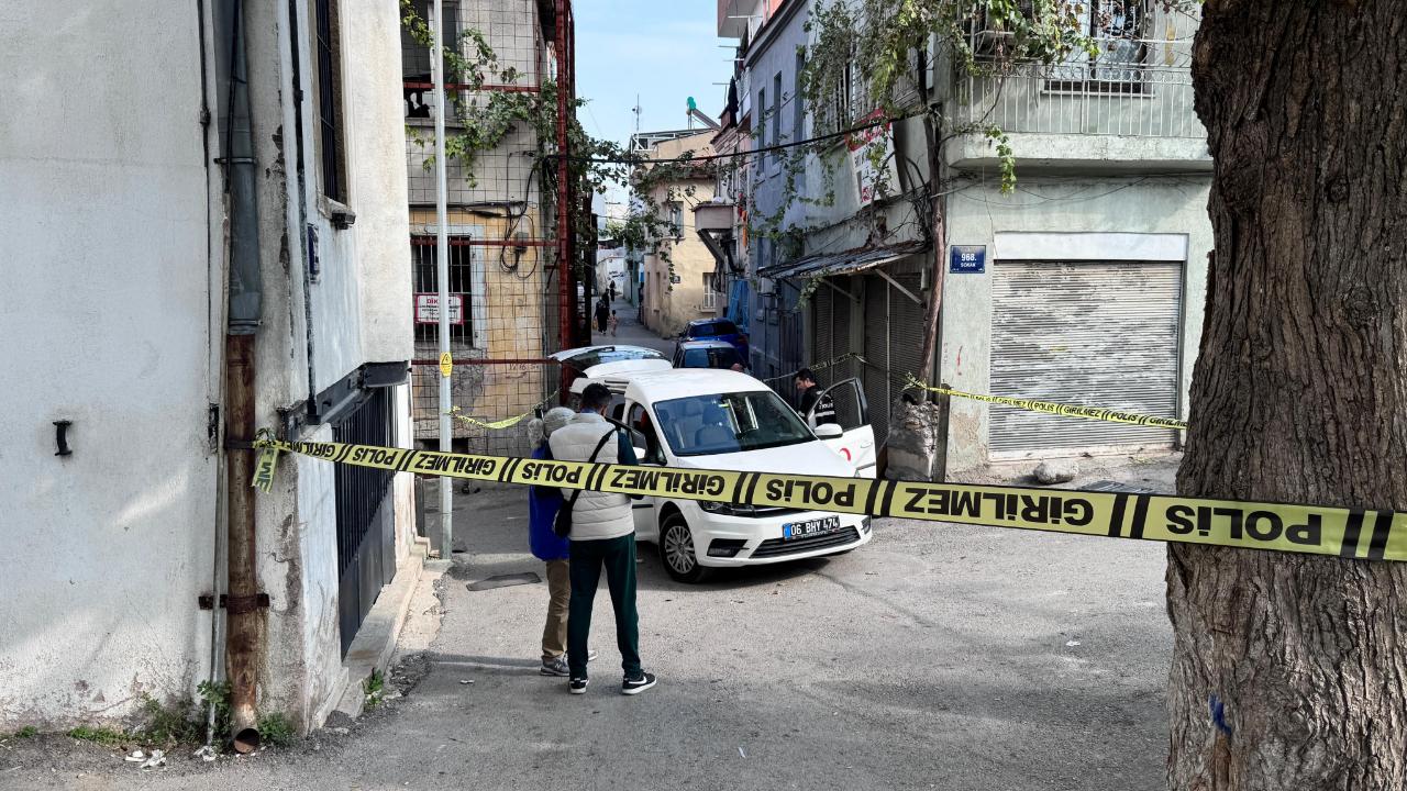 Kızılay personeli yemek dağıtırken vuruldu