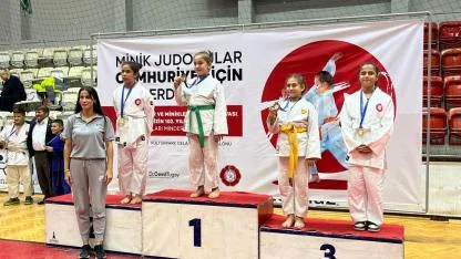 Konak’ın judo takımı ilk turnuvadan madalyalarla döndü