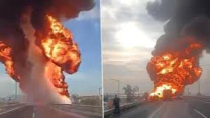 Mersin'de akaryakıt yüklü tanker alev alev yandı