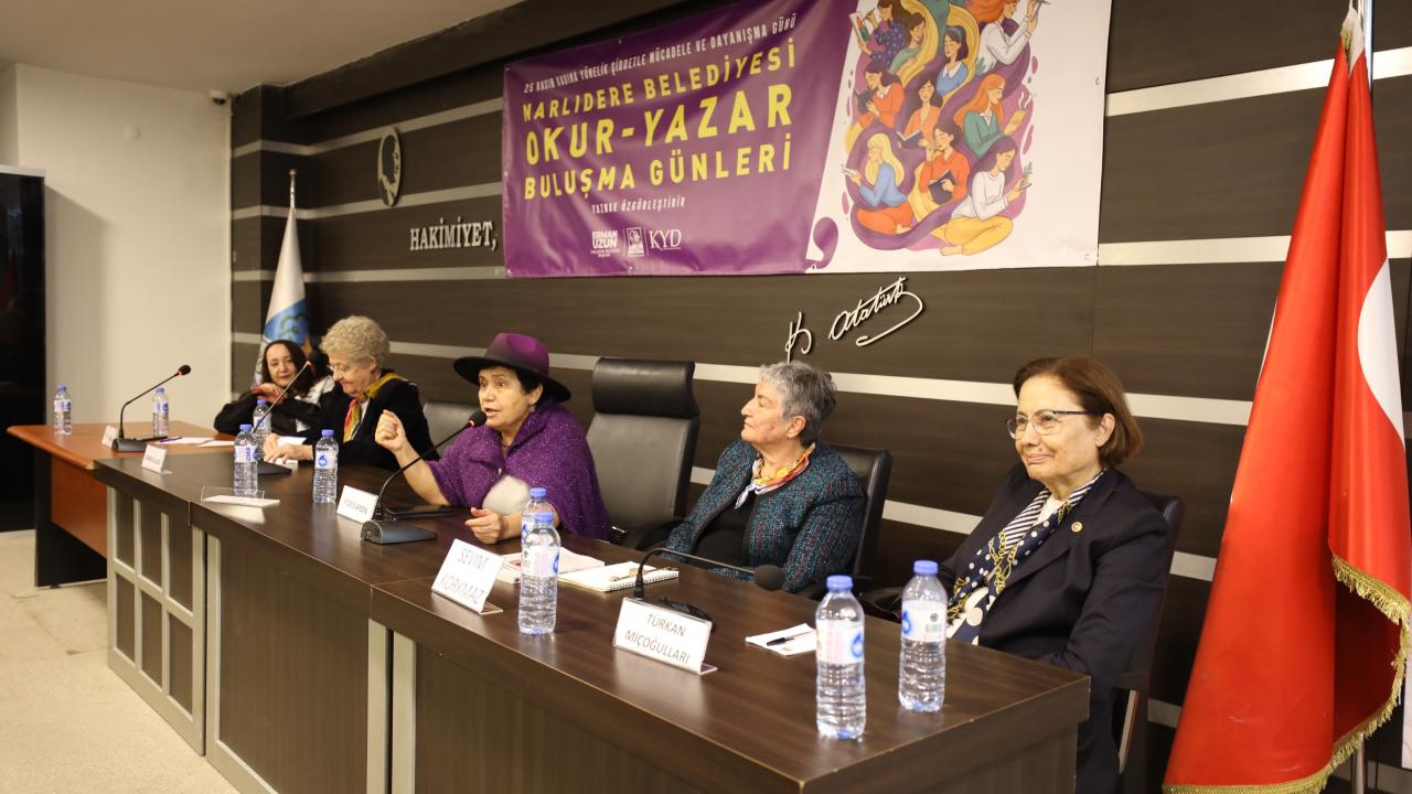 Narlıdere&#039;de kadınlar şiddete karşı seslerini edebiyatla yükseltti