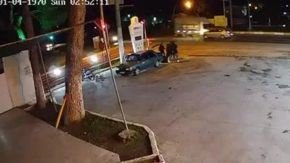 Otomobil ile kamyonet çarpıştı