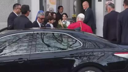 Papa 14. Leo, Saint Esprit Katedrali'nde ayine katıldı