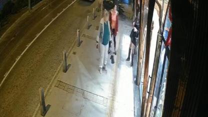 Trans birey, başıyla vurduğu iş yeri vitrin camını kırdı