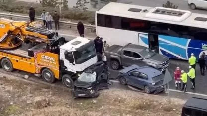 Ankara'da vinç, 13 araca çarptı