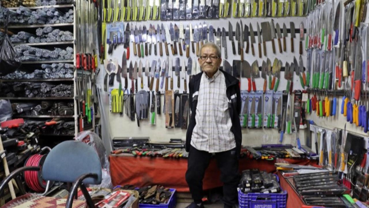 Antalya’da bıçak bileme ustası mesleğini yaşatıyor