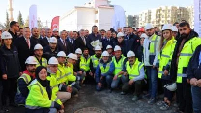 Bakan Kurum: "Son tuğlalarımızı koyuyor, son çivilerimizi çakıyoruz"