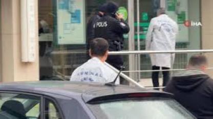 Başakşehir’de bankadan para çeken iş adamına soygun girişimi