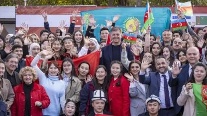 Başkan Tugay Dünya Türk Dili Ailesi Günü’nü öğrencilerle