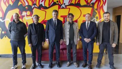 Başkan Tugay’dan iki efsaneye ziyaret