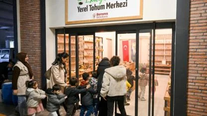 Bornova’da minik eller toprağa dokunuş