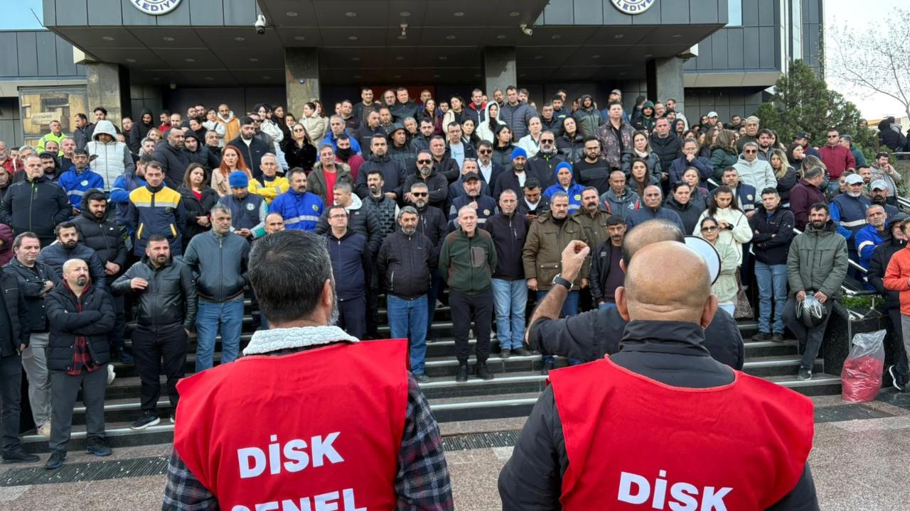 Buca Belediyesinde işçiler yeniden iş bıraktı, çöpler birikmeye başladı