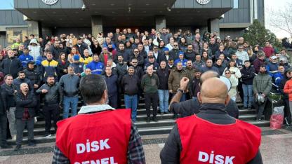 Buca Belediyesinde işçiler yeniden iş bıraktı, çöpler birikmeye başladı