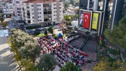 Buca’da dayanışma ve alışveriş bir arada