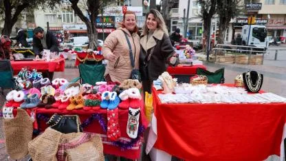 Buca’da yeni yıl pazarına büyük ilgi