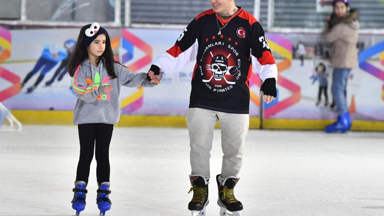 Büyükşehir Kültürpark ve Bostanlı’da buz pisti kuruyor