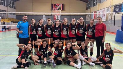 Çiğli Belediyesi’nin Voleybol Takımları Ligde Zirvede