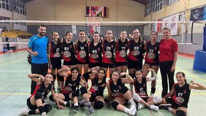 Çiğli Belediyesi’nin Voleybol Takımları Ligde Zirvede