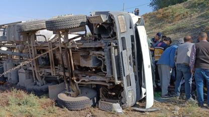 Devrilen beton mikserinin sürücüsü yaşamını yitirdi