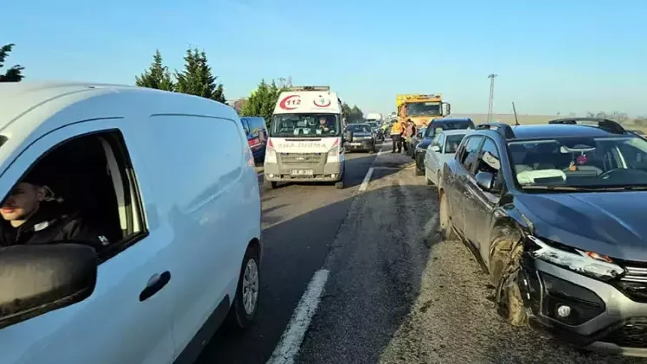 Edirne&#039;de 10 aracın karıştığı zincirleme kaza