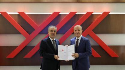 Ege Üniversitesi Rektörü Prof. Dr. Musa Alcı mazbatasını aldı