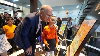 Gaziemirli çocuklar “Toprak” temalı resimleriyle iklim krizine dikkat çekti
