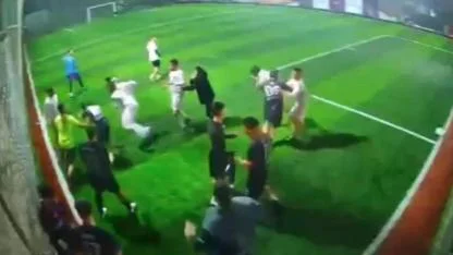 Halı sahada tekme-tokat kavga