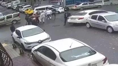 Hasarlı trafik kazası yumruklu kavgaya dönüştü