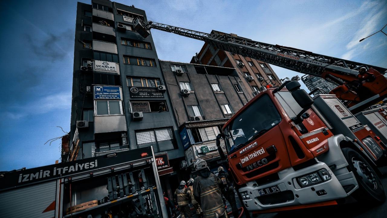 İş hanını alevler sardı, itfaiye 12 kişiyi kurtardı