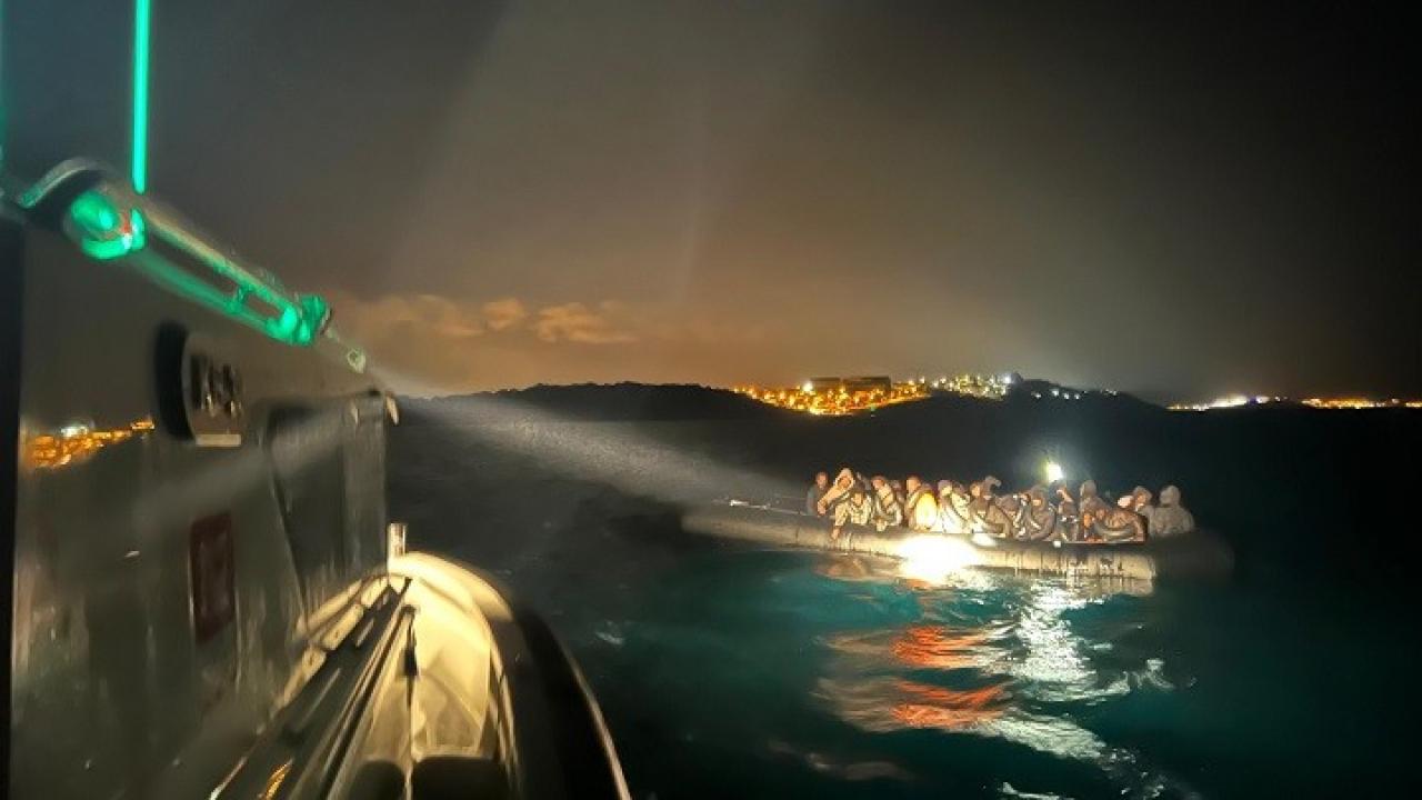 İzmir açıklarında 68 düzensiz göçmen kurtarıldı