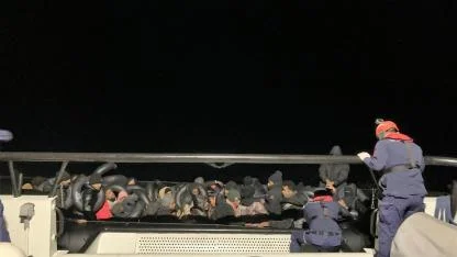 İzmir açıklarında göçmen mesaisi