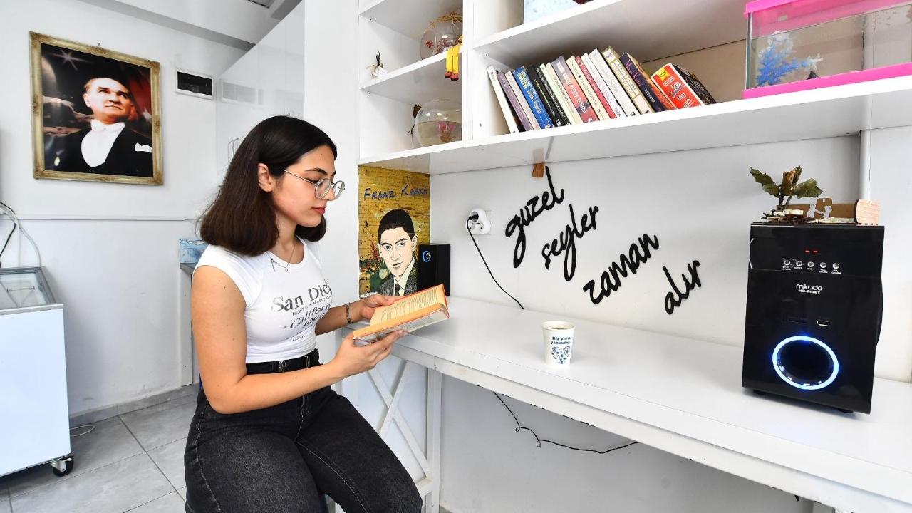 İzmir Büyükşehir öğrencinin yanında