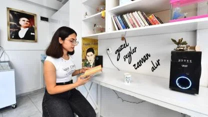 İzmir Büyükşehir öğrencinin yanında