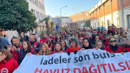 İzmir'de belediye işçileri yarım gün iş bırakma eyleminde