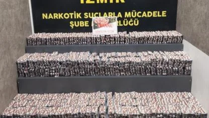İzmir'de binlerce uyuşturucu hap ve kokain ele geçirildi